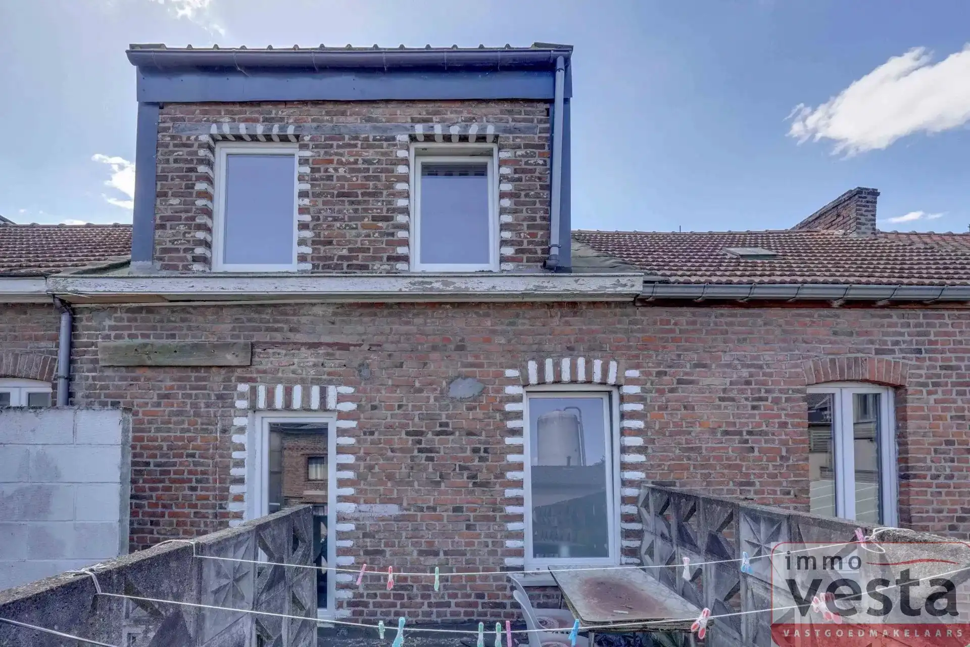 Ruime rijwoning op wandelafstand van centrum foto 16