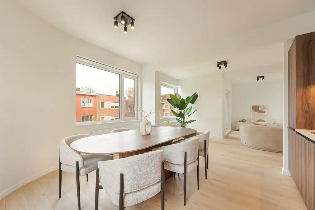 Gerenoveerd appartement met overdekt terras foto 4
