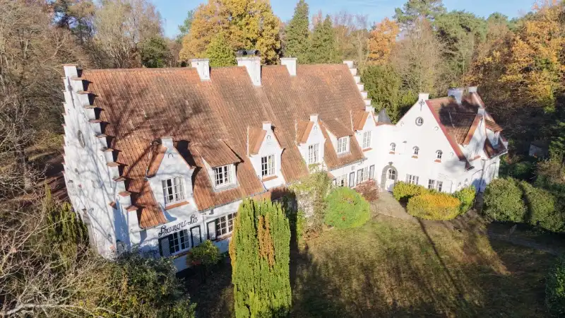 Standingvolle te renoveren villa van 520m² op 53 are foto 12