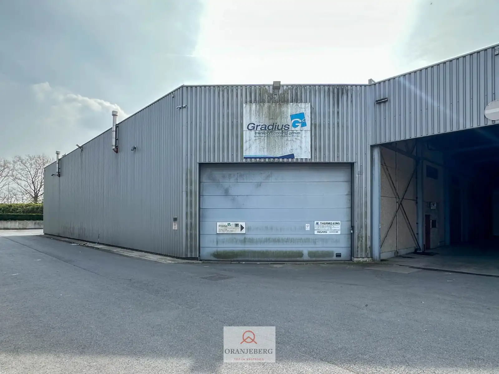 Groot hoekmagazijn (650m²) Te Huur met hoge bereikbaarheid vlakbij R4 foto 6