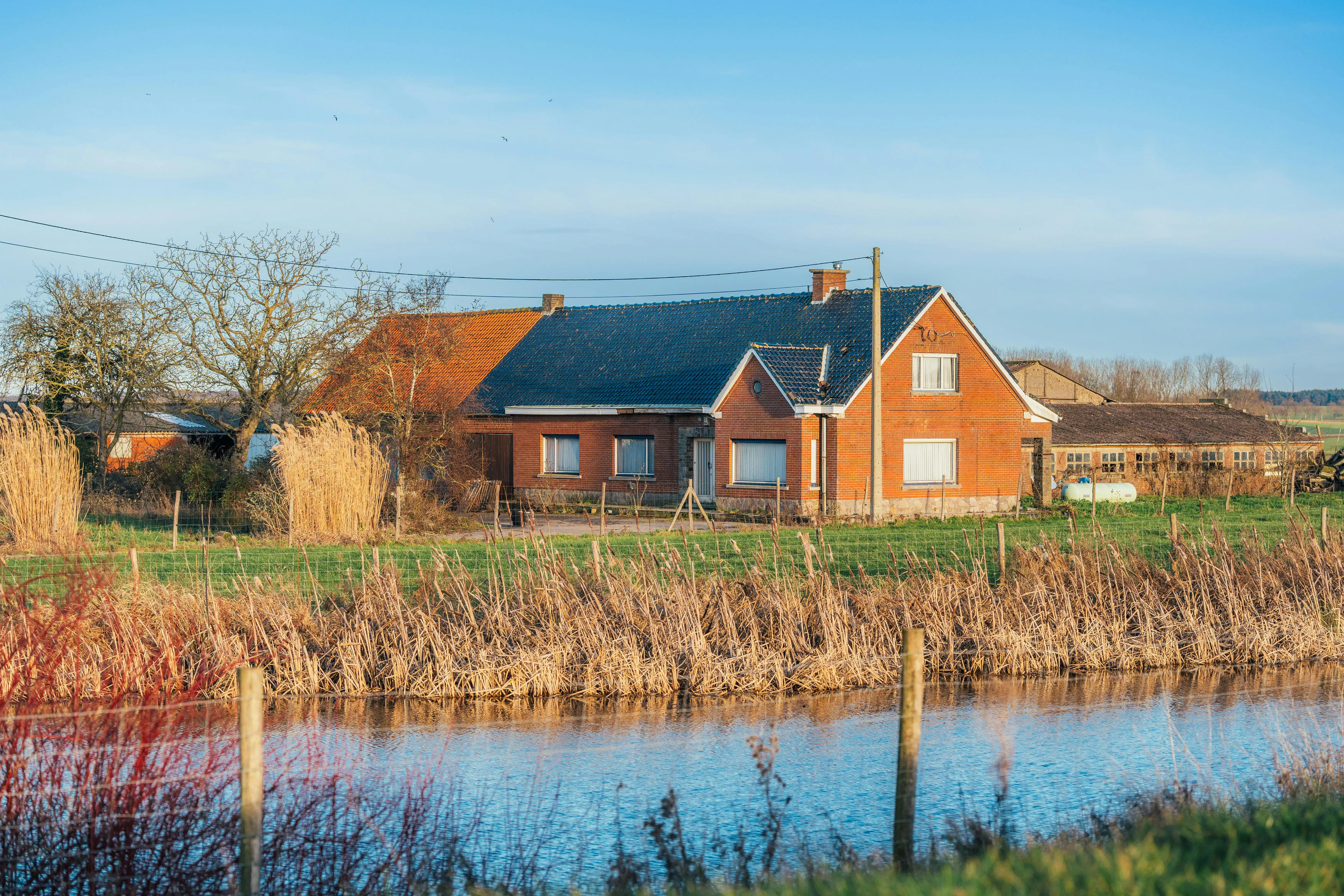Authentiek te renoveren hoeve met uniek potentieel op bijna 3 hectare in Voormezele  foto 6