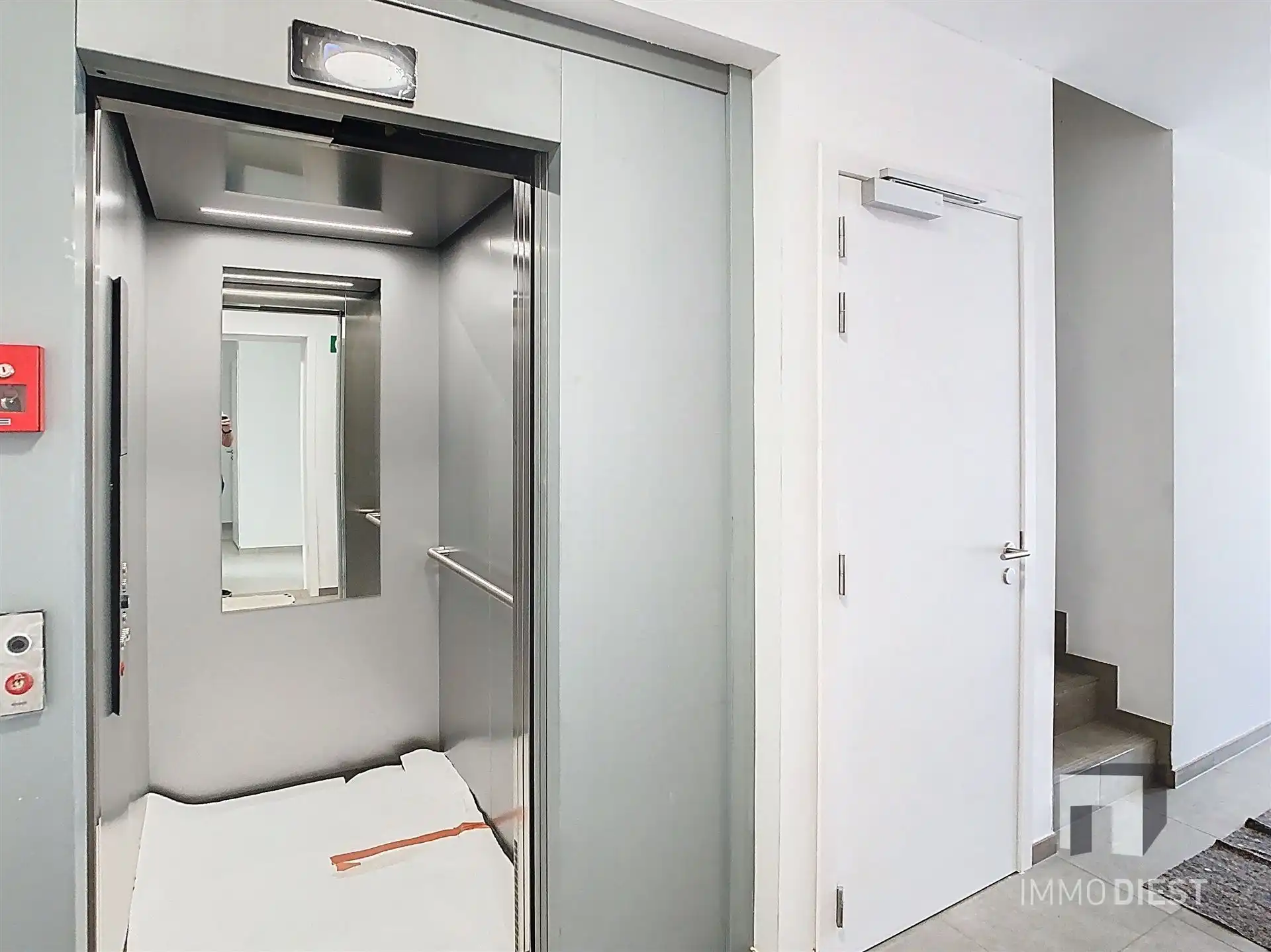 Gelijkvloers appartement met terras en tuintje foto 21