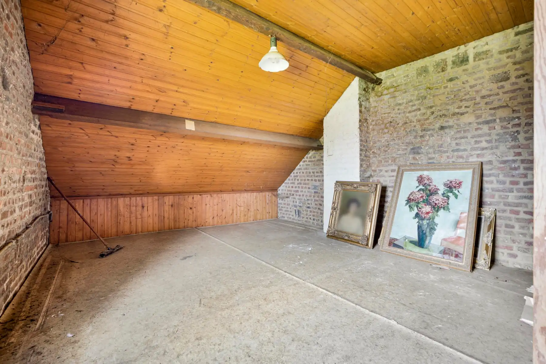 Rustig gelegen woning met grote tuin foto 18
