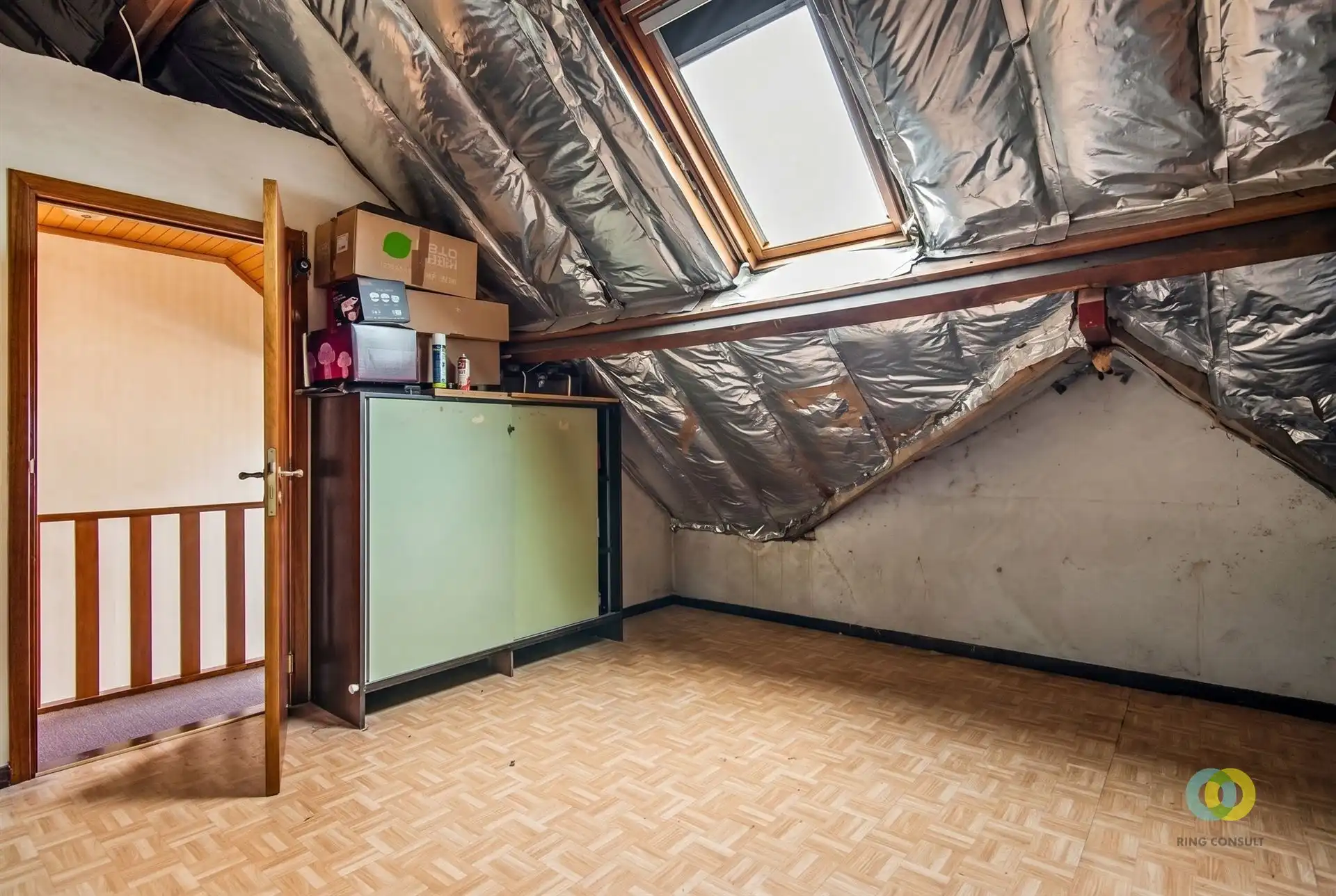 Ruime woning met praktijkruimte, garage en tuin foto 20