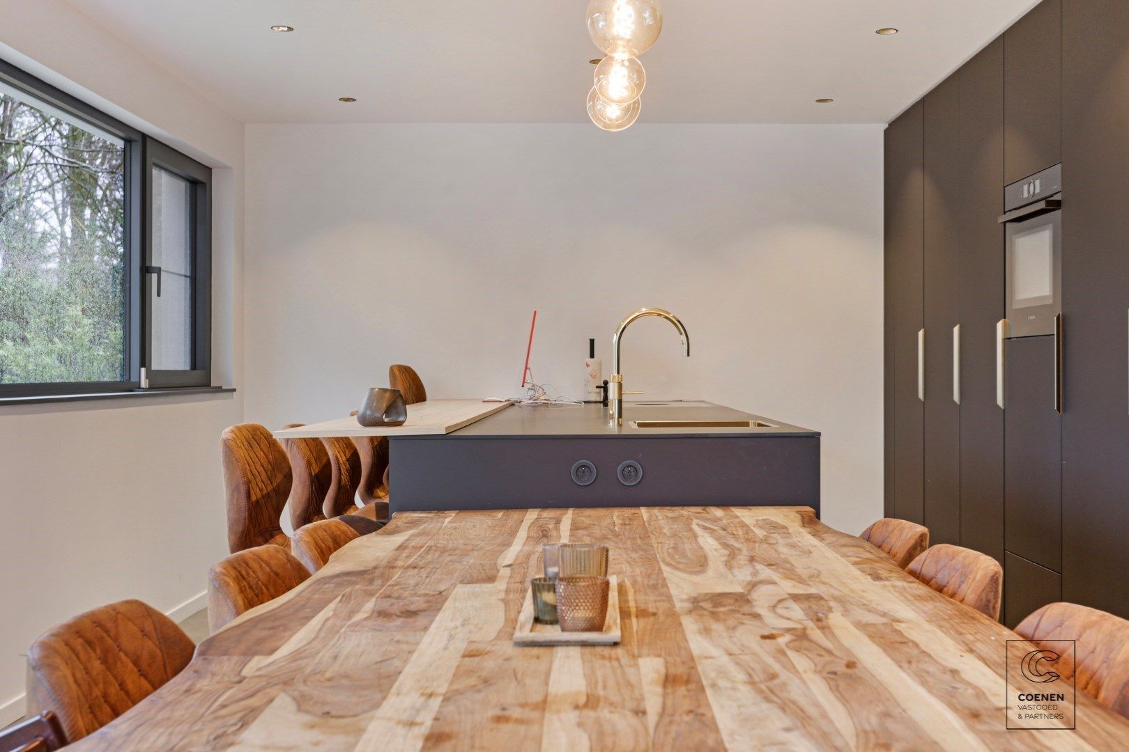 Prachtig gerenoveerde villa  met 4 slpk's, een bew. opp. van 200 m² op een uiterst rustig en groene ligging te Schilde foto 10
