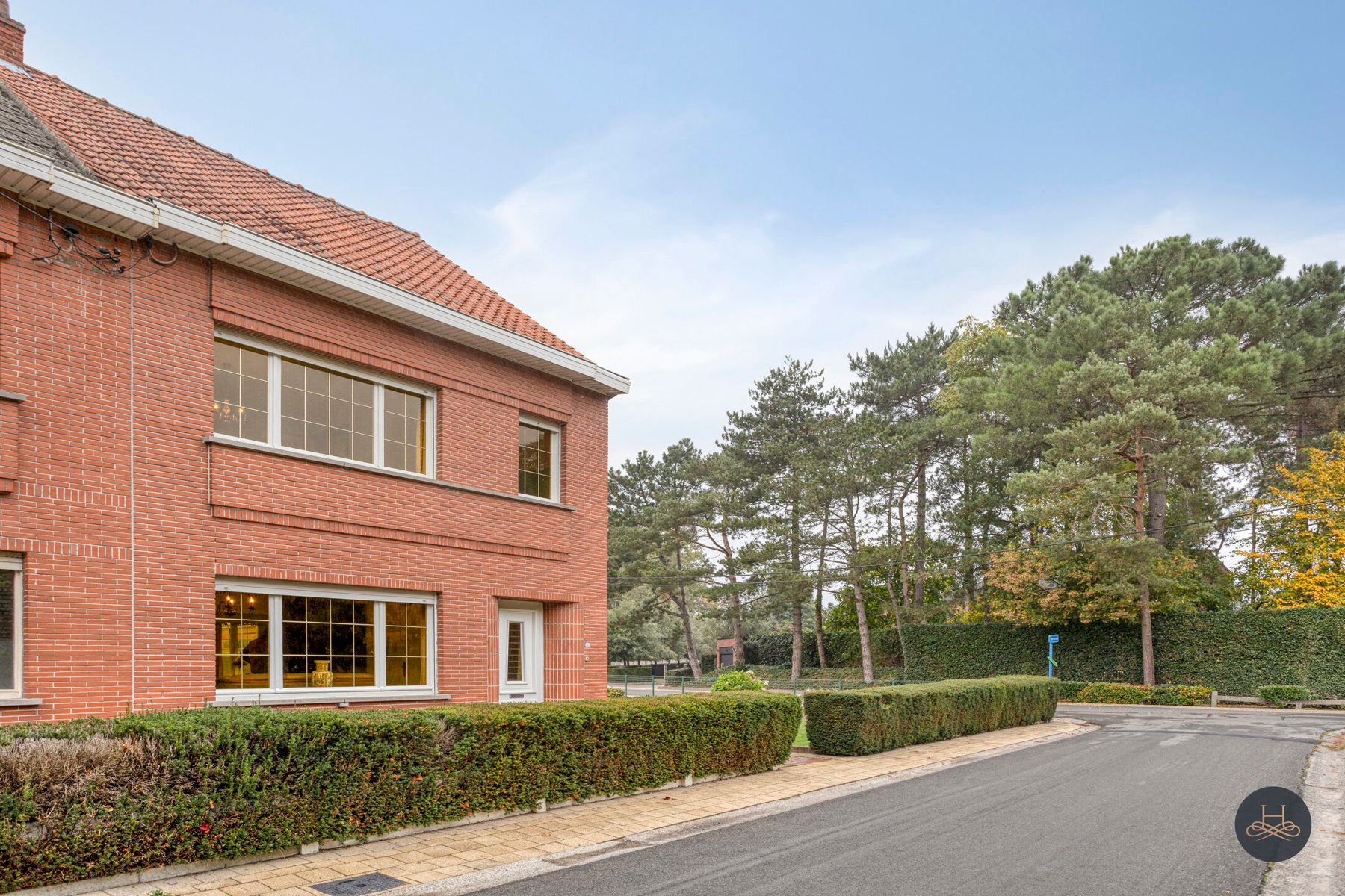 Halfopen woning met tuin en renovatiepotentieel foto 4