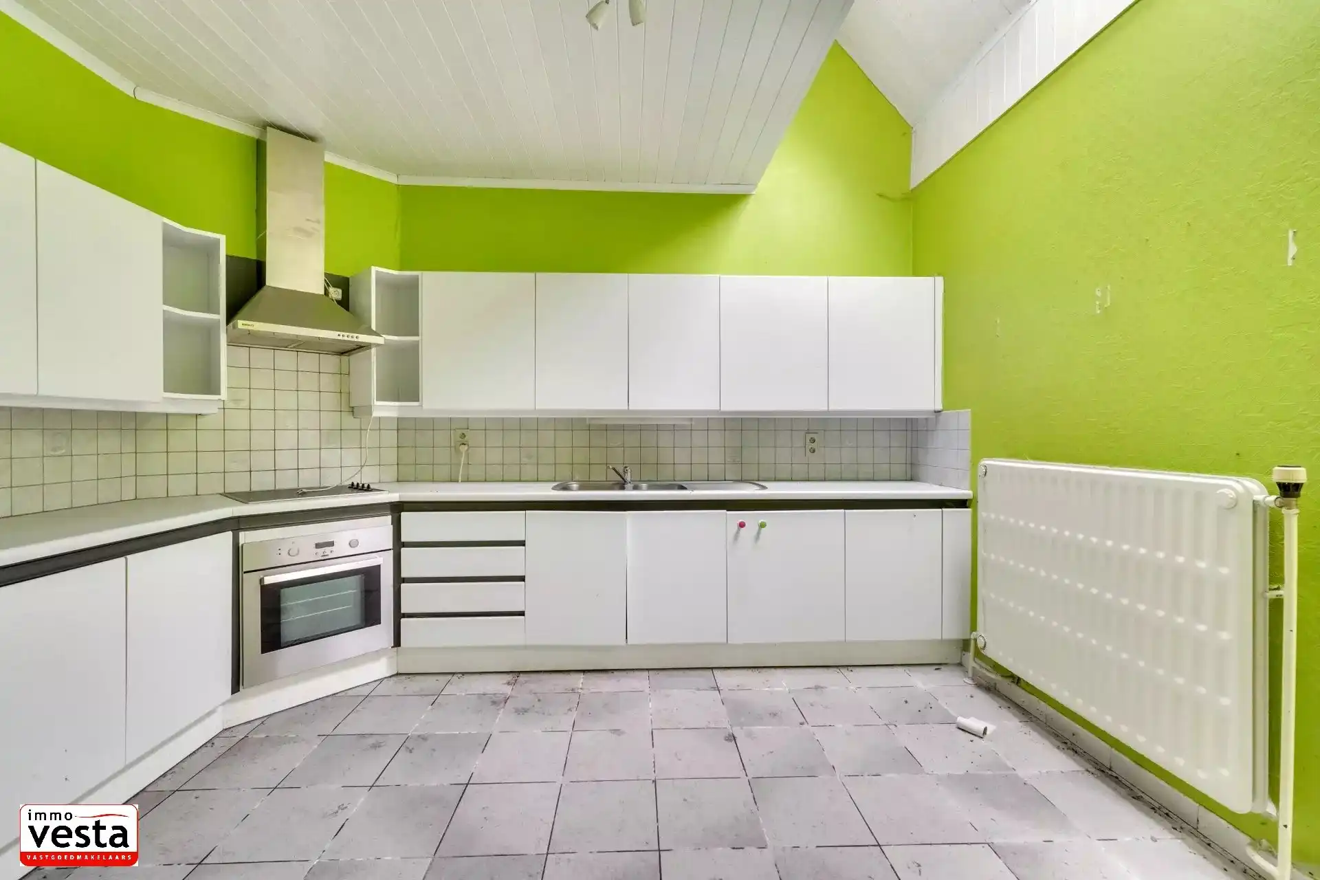 Handelspand met woonst op groot perceel foto 11