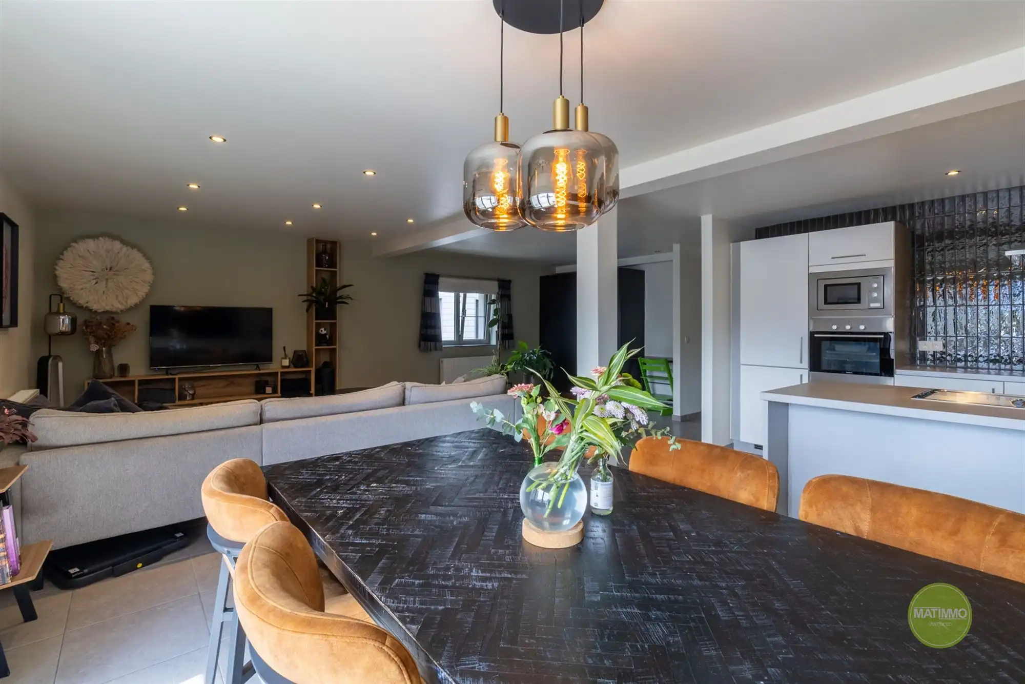 Instapklaar gerenoveerd appartement met ruim terras in Balen foto 4