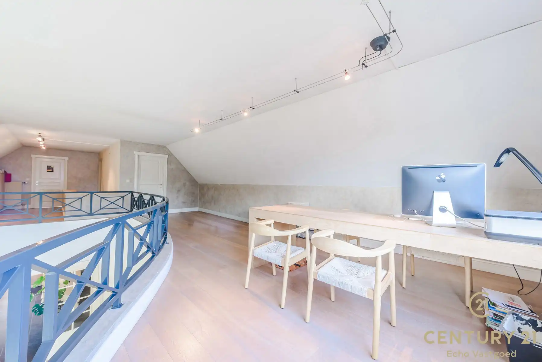 Praktisch gelegen, perfect onderhouden villa met zwembad foto 22