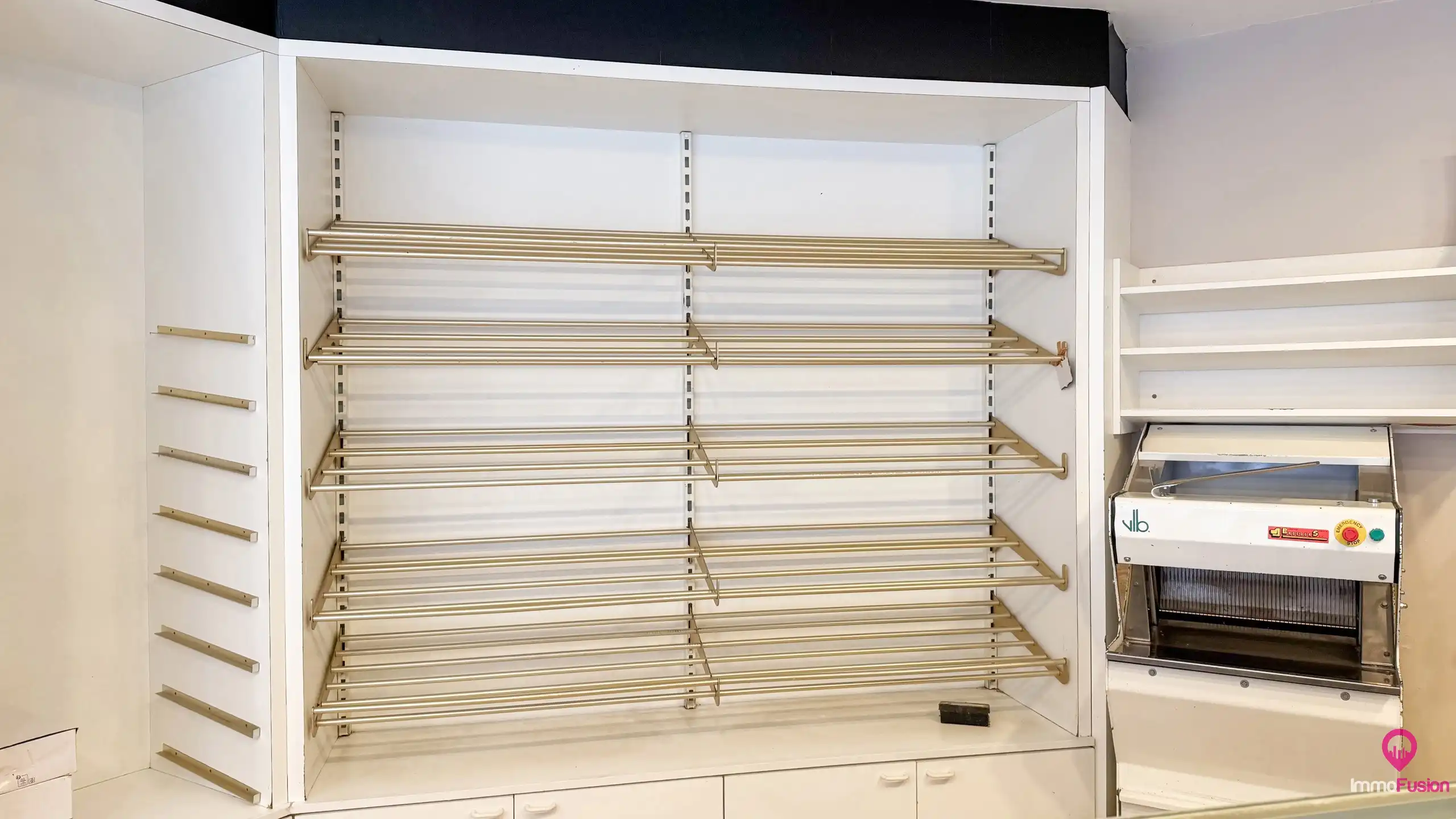 Handelspand met ingerichte bakkerij & appartement Wellen foto 7