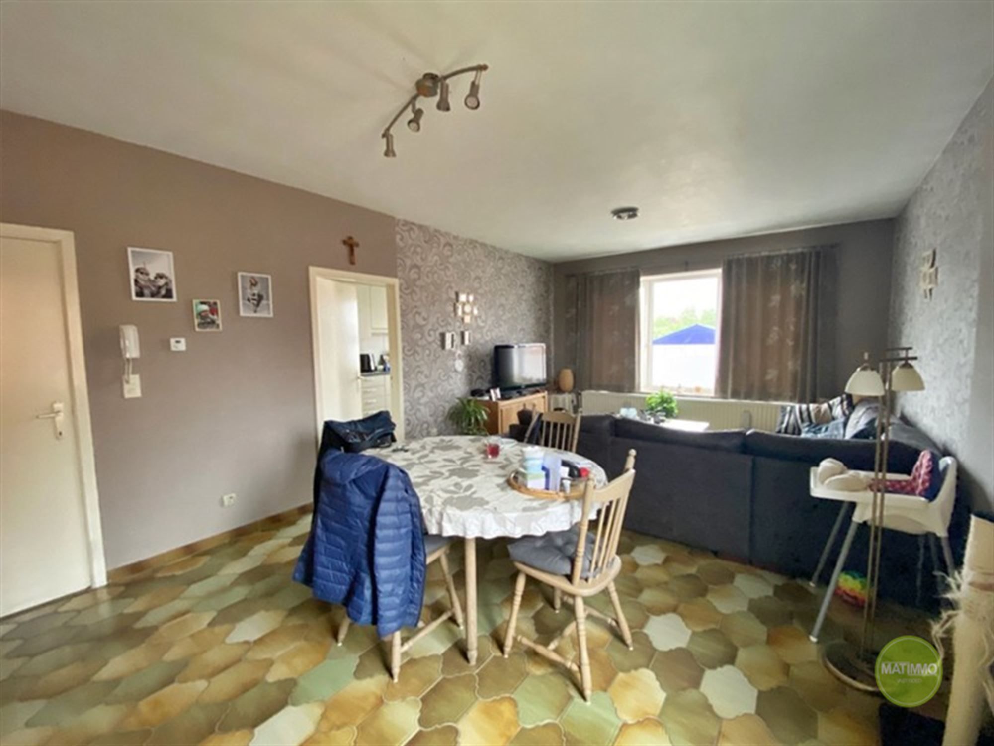 Ruim energiezuinig appartement met 2 slaapkamer en garage te Dessel. foto 2