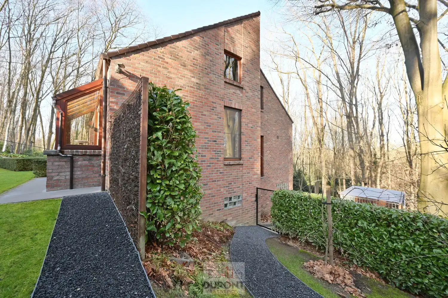 Villa gelegen in een prachtig bebost kader, zeer rustig gelegen, 3 tot 5 slaapkamers, zeer grote kelder. foto 20