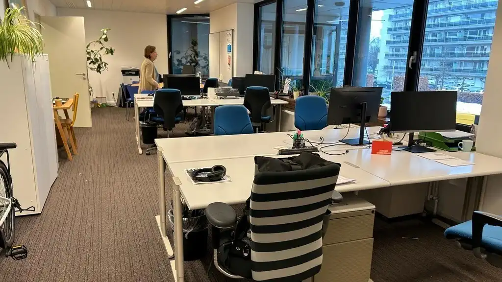 Instapklaar kantoor te huur in Wilrijk foto 6