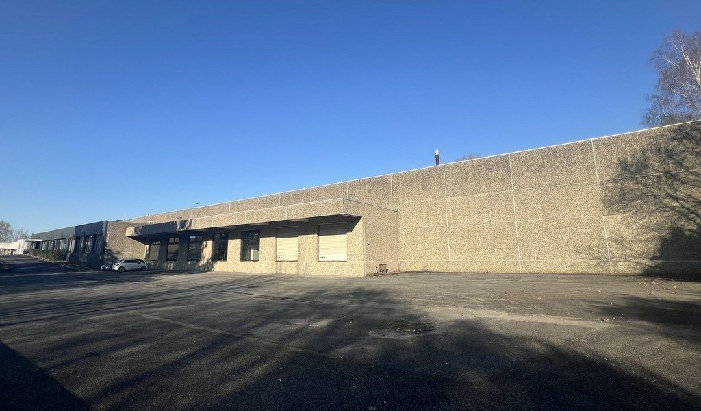 Bedrijfsgebouw met laadkades te huur in Ronse foto 2
