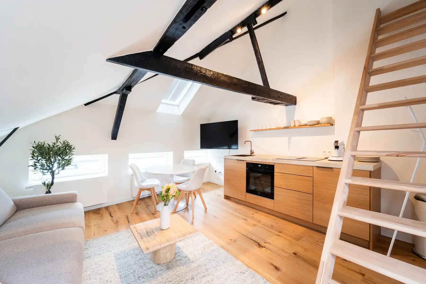 Gerenoveerd beleggingspand van 4 units in hartje Antwerpen foto 3