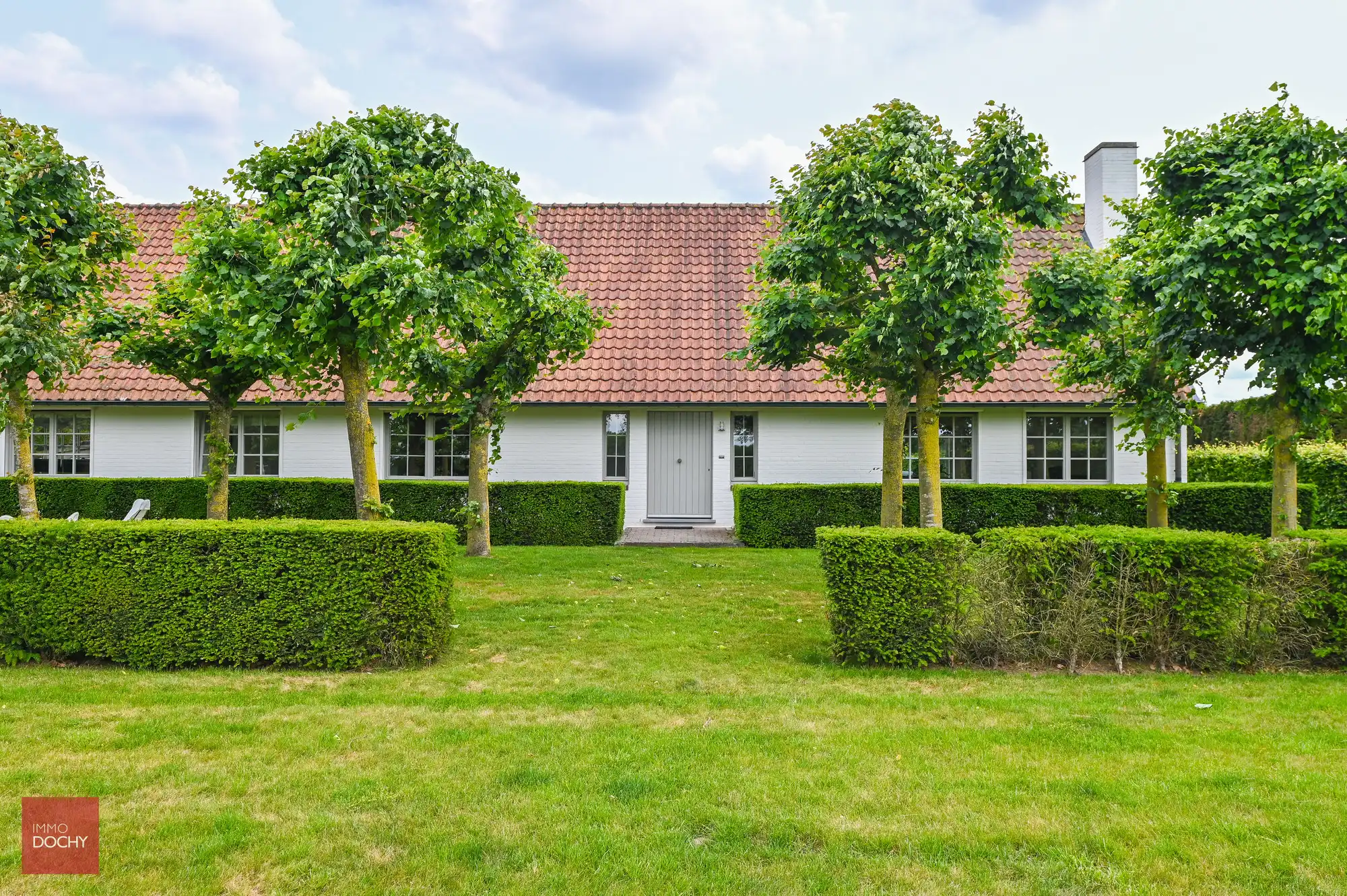 Instapklaar landhuis met bijgebouw foto {{pictureIndex}}