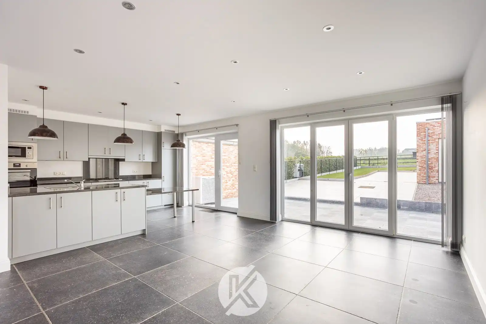 Halfopen gezinswoning in landelijke stijl foto 6