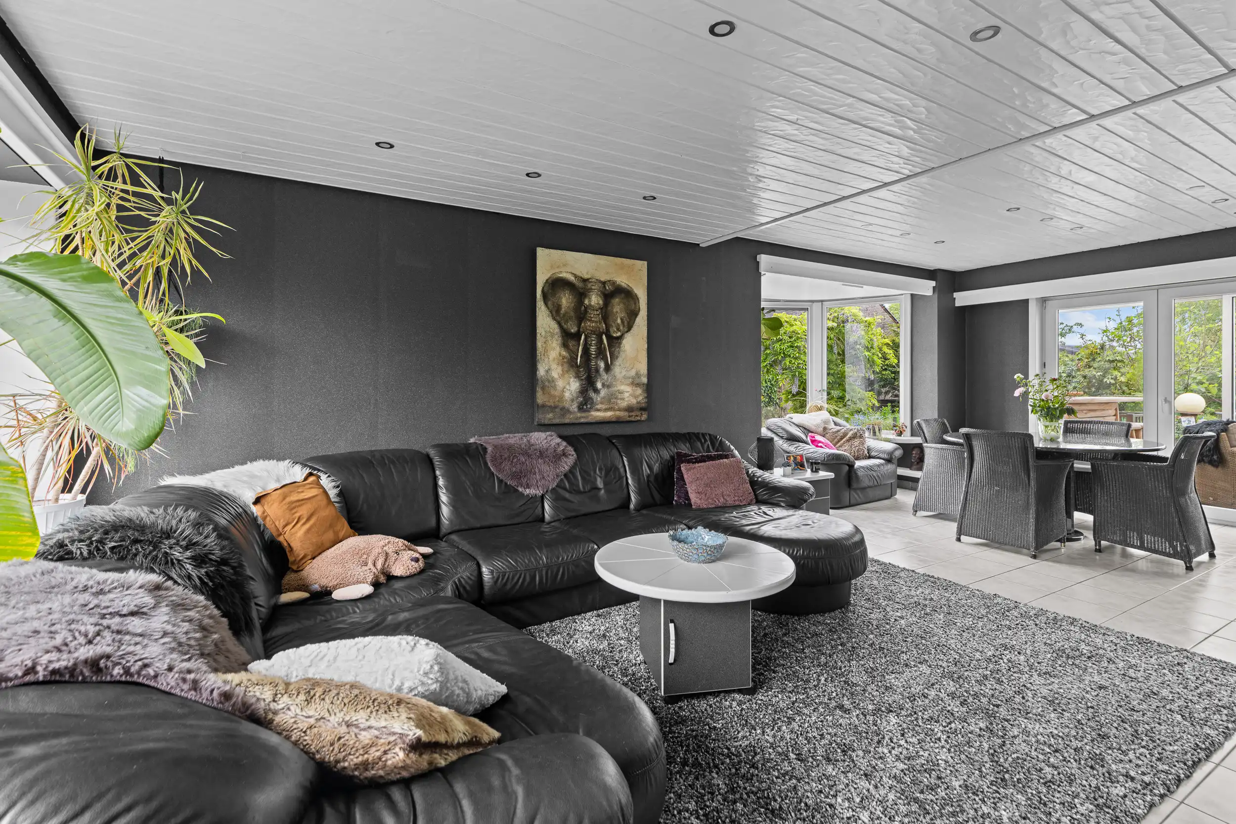 Charmante villa met ruimte op 2.345 m² perceel foto 3