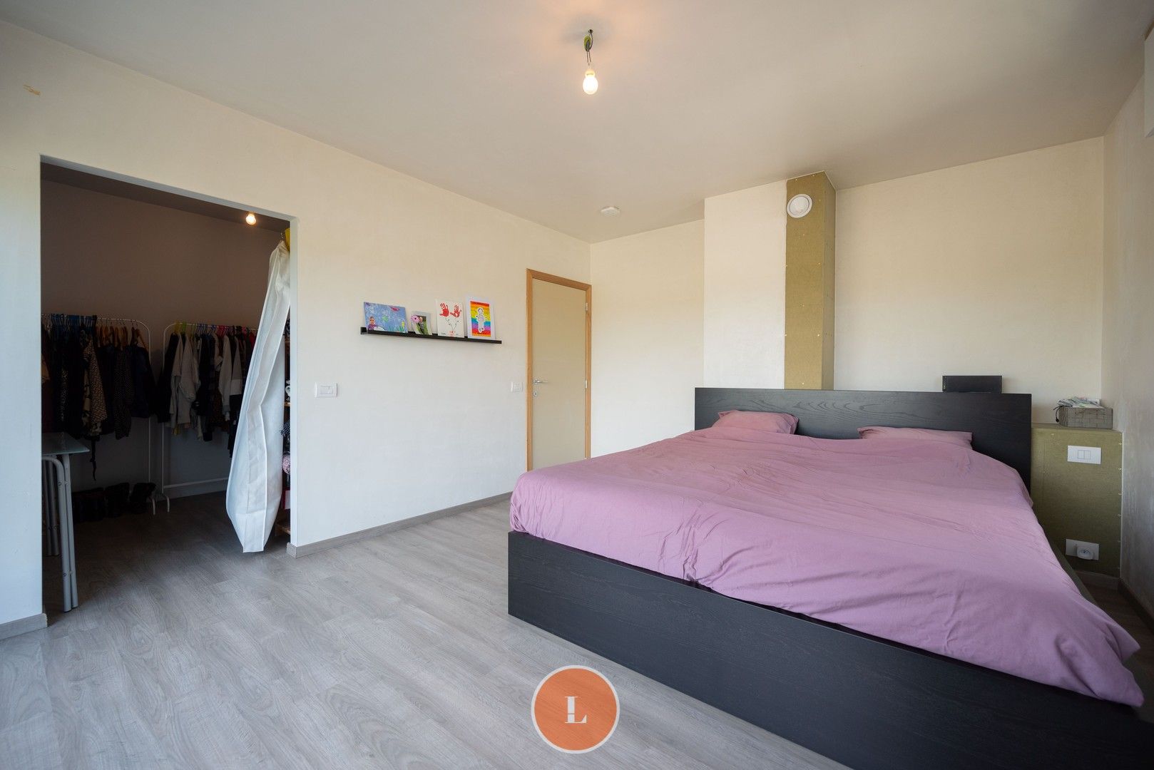 Recente halfopen woning met 3 slaapkamers en garage foto 10