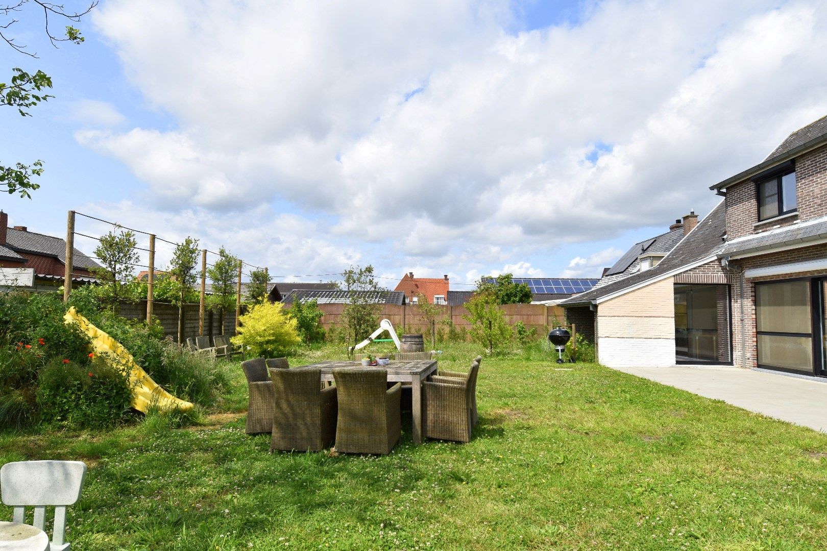 Alleenstaande woning met 4 slaapkamers, dubbele garage & Zuidgerichte tuin te koop in Ledegem foto 16