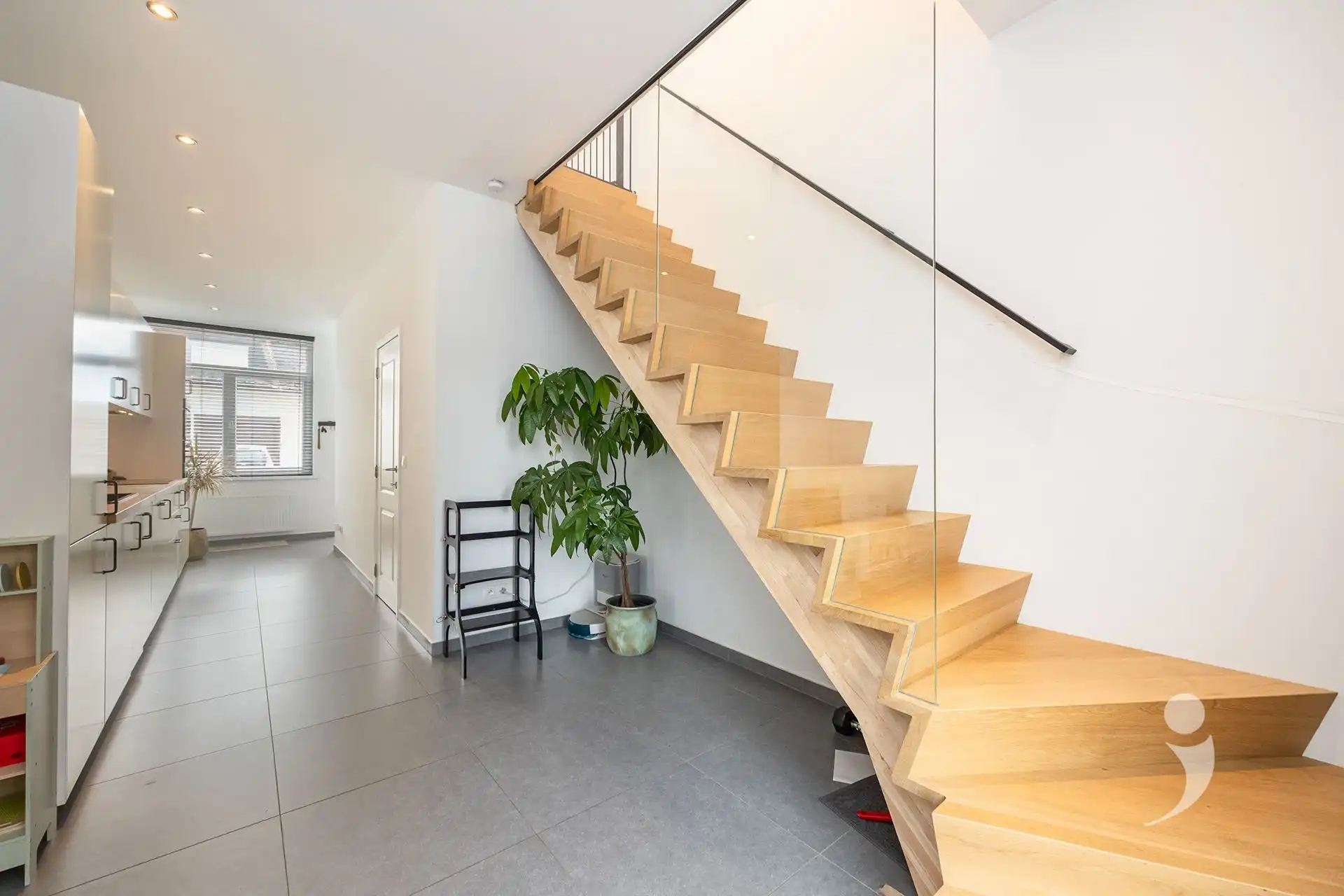 Recent gerenoveerde woning op een rustige locatie! foto 14