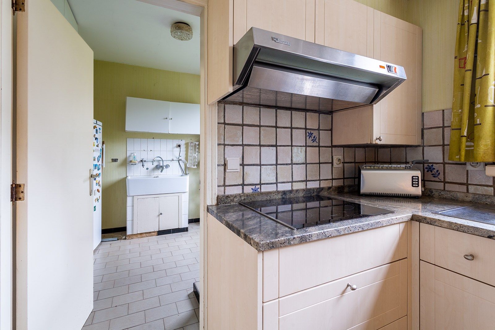 Jaren 70 villa op ruim perceel  foto 18