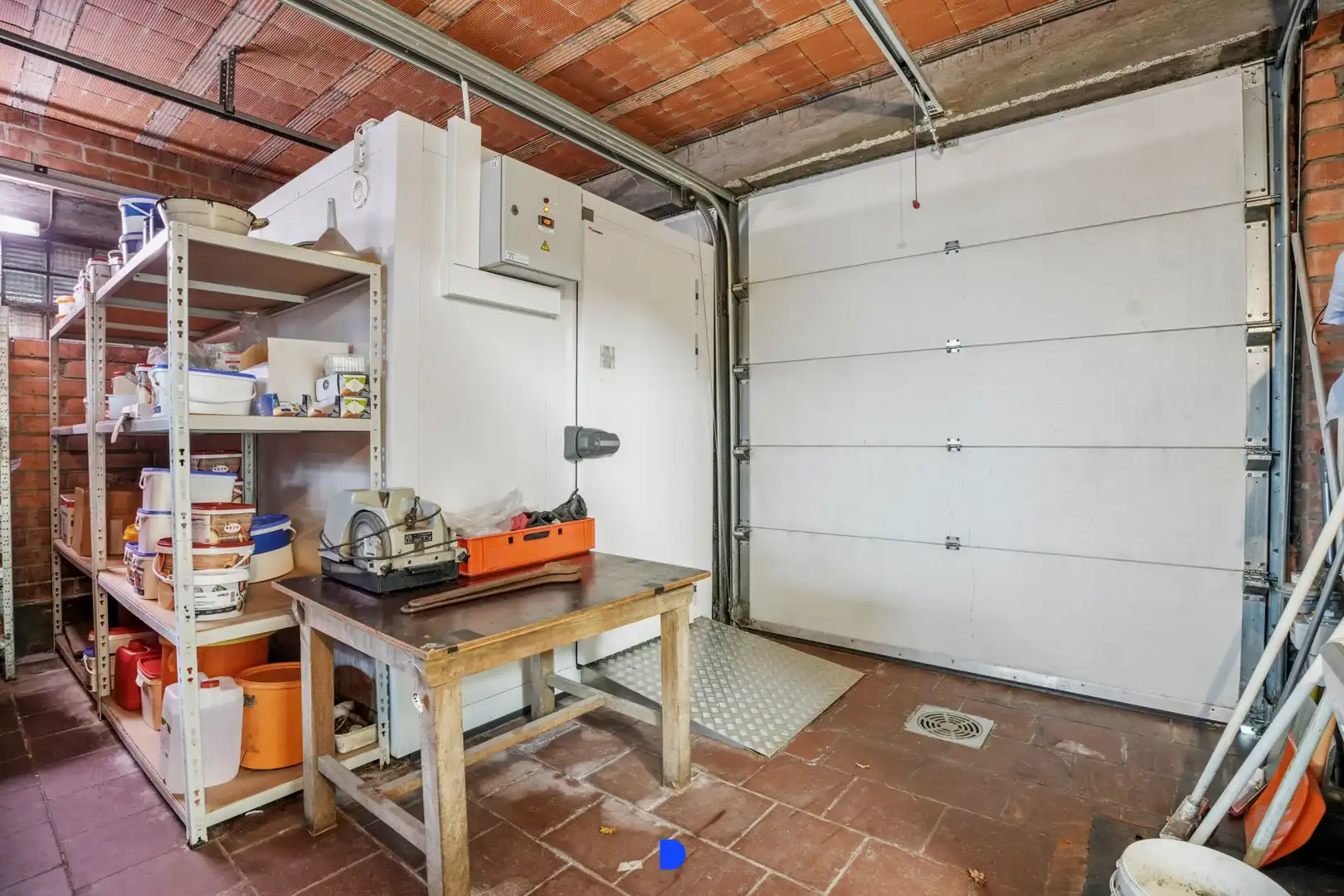 Handelspand met woonst op commerciële ligging. foto 16