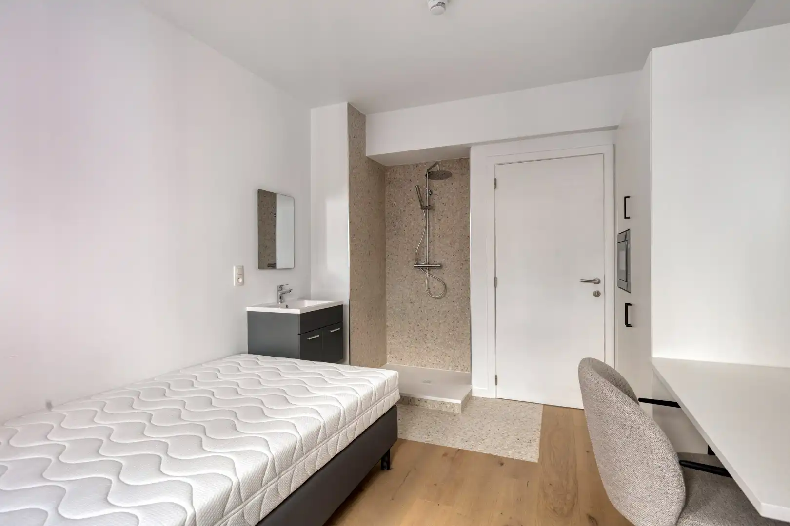 Volledig gerenoveerde studentenkamer in residentie met 15 studentenkamers en een 1slaapkamer appartement in hartje Leuven - EPC label A! foto 4