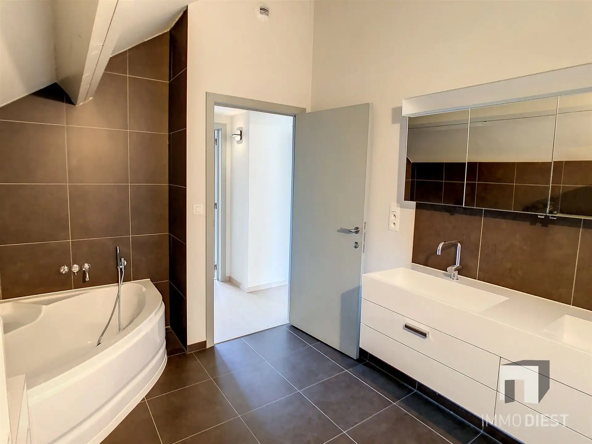 Ruim duplex appartement in het centrum van Diest foto 22