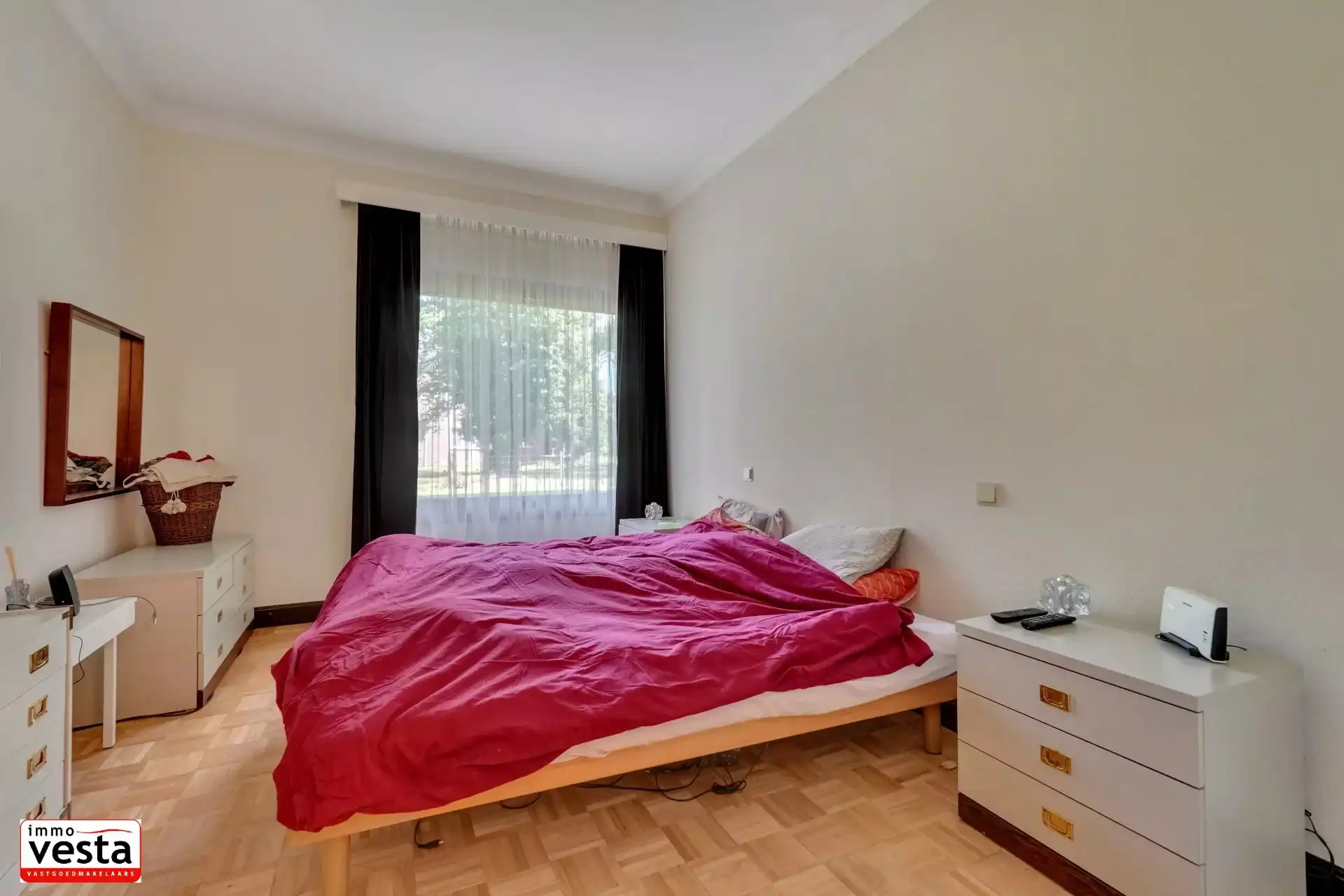 Zeer ruim gelijkvloers appartement foto 13