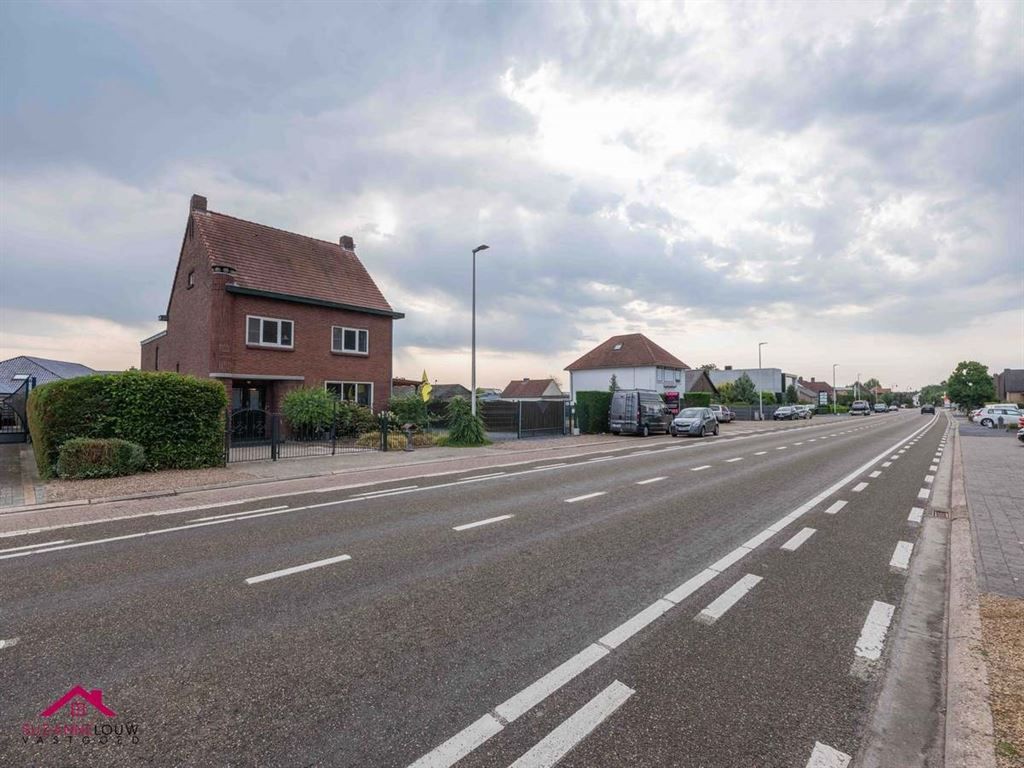 Zeer ruime, vrijstaande gezinswoning foto 2