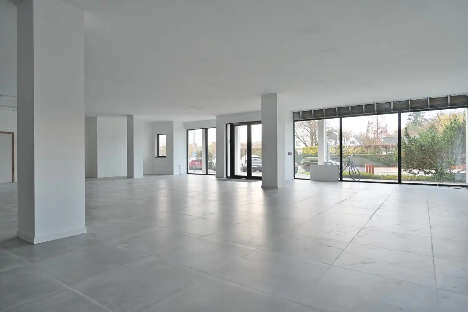 Unieke kans op topligging in Hasselt –  gelijkvloerse commerciële ruimte te koop (295 m²) foto 6