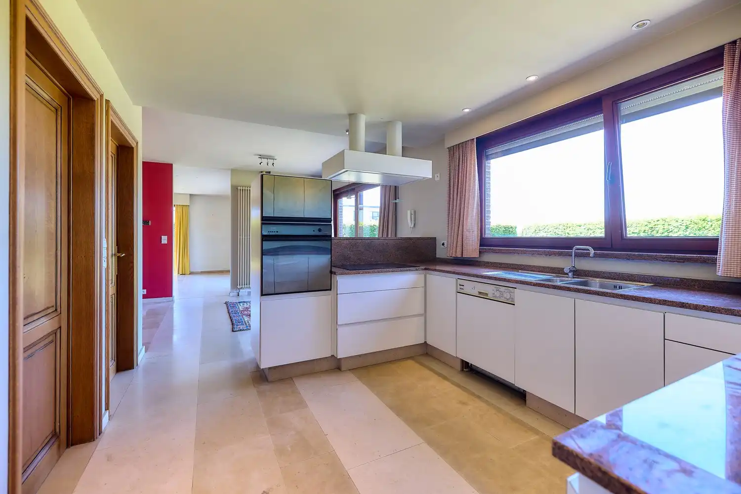 Ruime en degelijk gebouwde villa op groen perceel van 1318m² met zicht op de velden foto 10