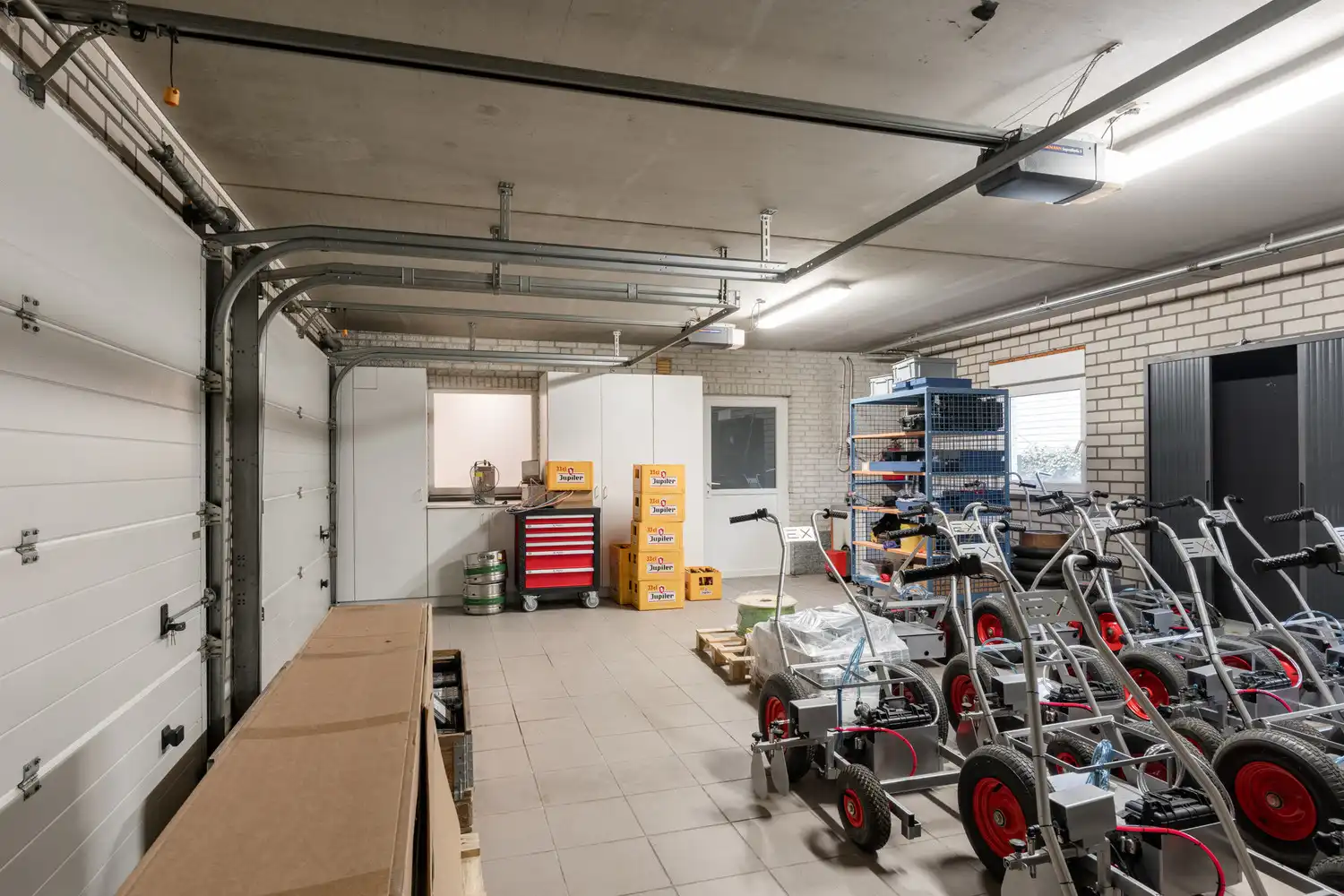 BEDRIJFSPAND MET CONCIERGEWONING foto 78