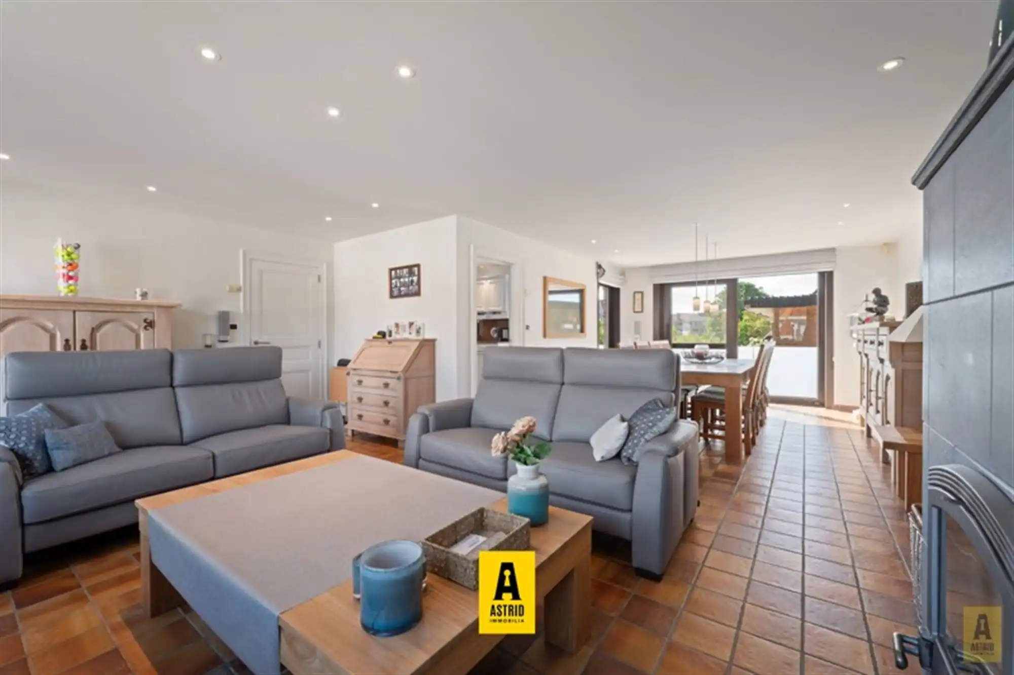 Karaktervolle voormalige dokterswoning met zee aan ruimte en mogelijkheden! foto 9