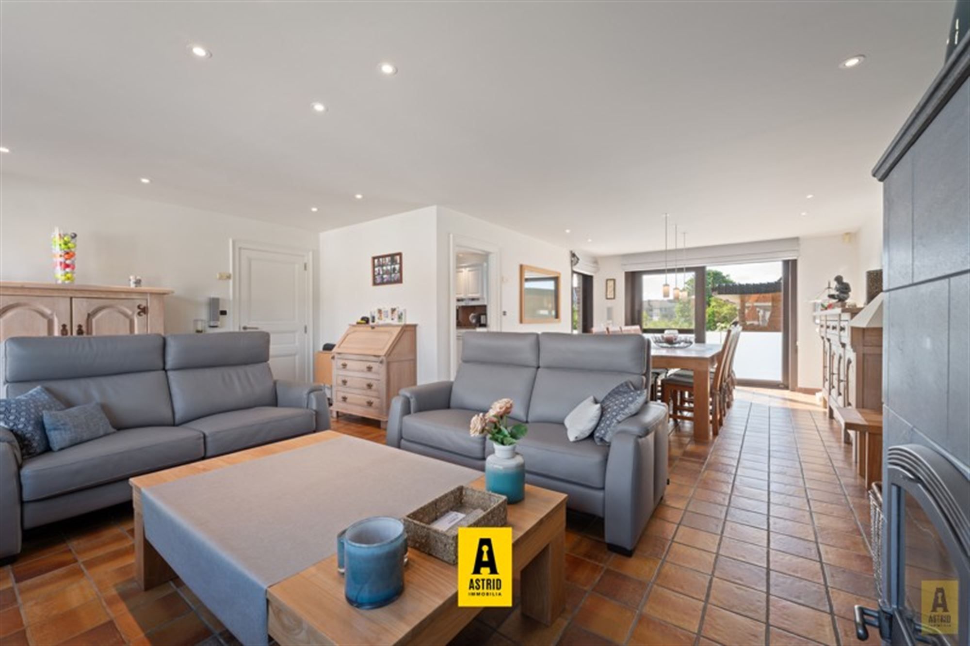 Karaktervolle voormalige dokterswoning met zee aan ruimte en mogelijkheden! foto 9