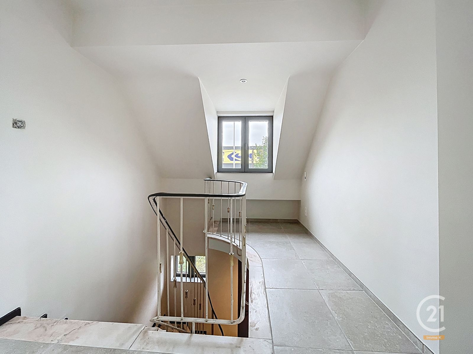 Volledig gerenoveerd handelshuis met woonst op toplocatie! foto 8