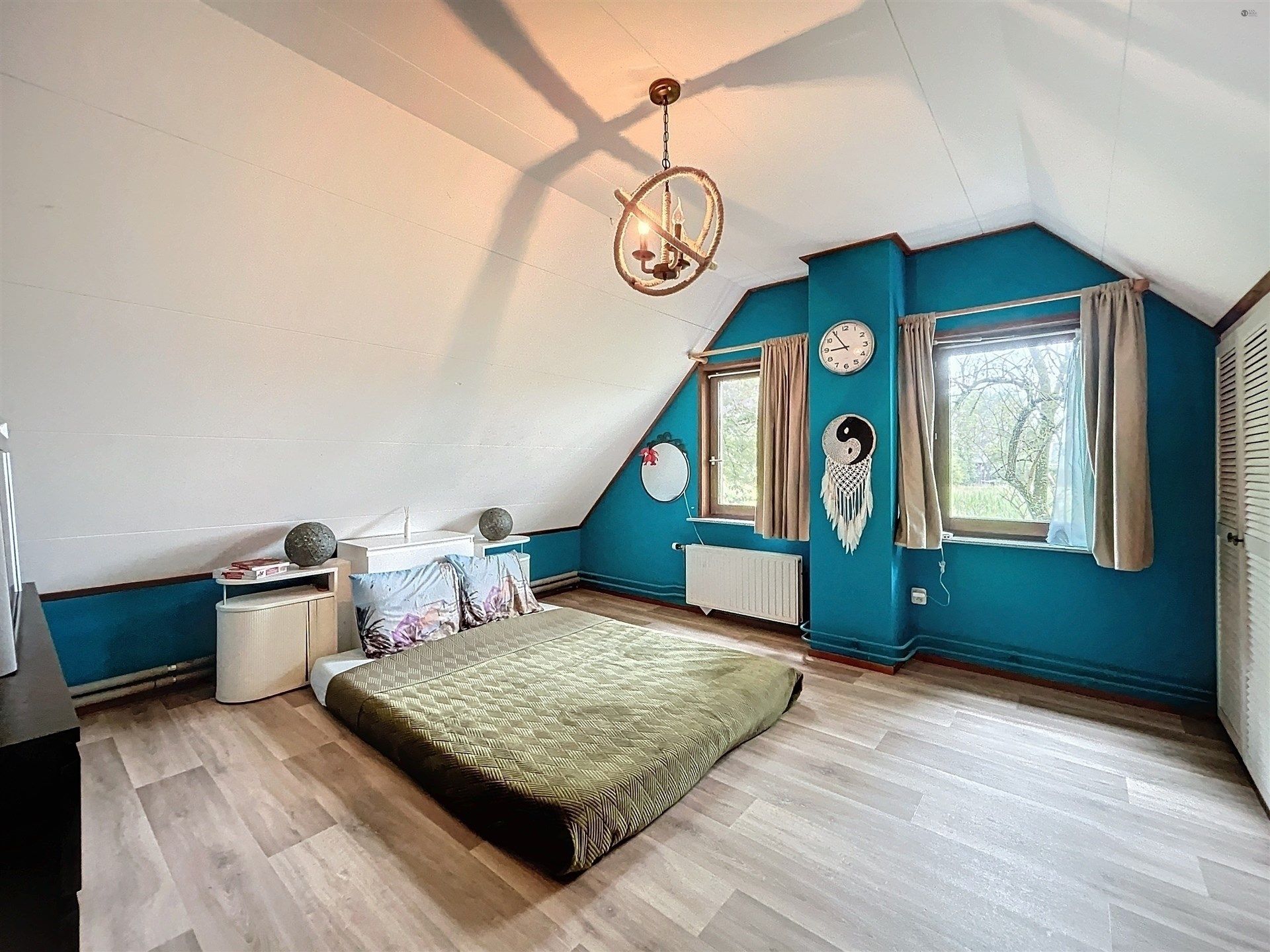 PRACHTIG GELEGEN HOEVE met bijgebouw, paardenstallen, binnenpiste en weiden op 18.385m² foto 24