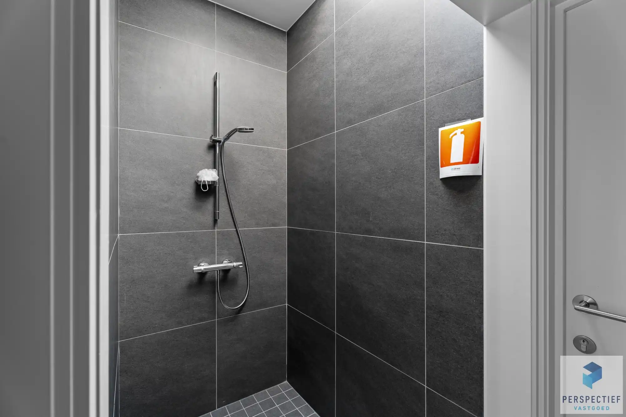 Veelzijdig handelshuis/kantoorgebouw foto 13