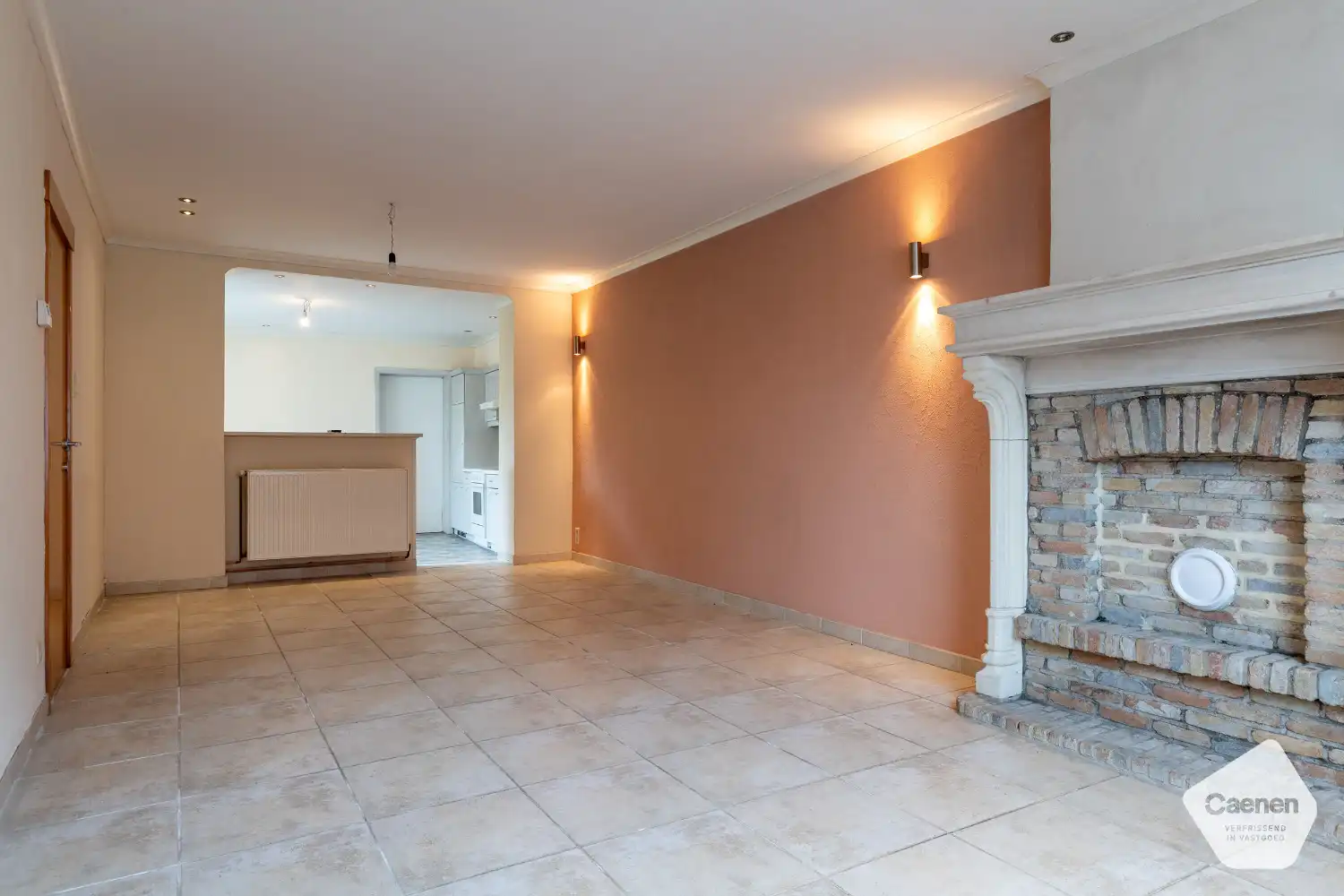 Charmante halfopen woning met tuin en garage in het centrum van Ruddervoorde. foto 3