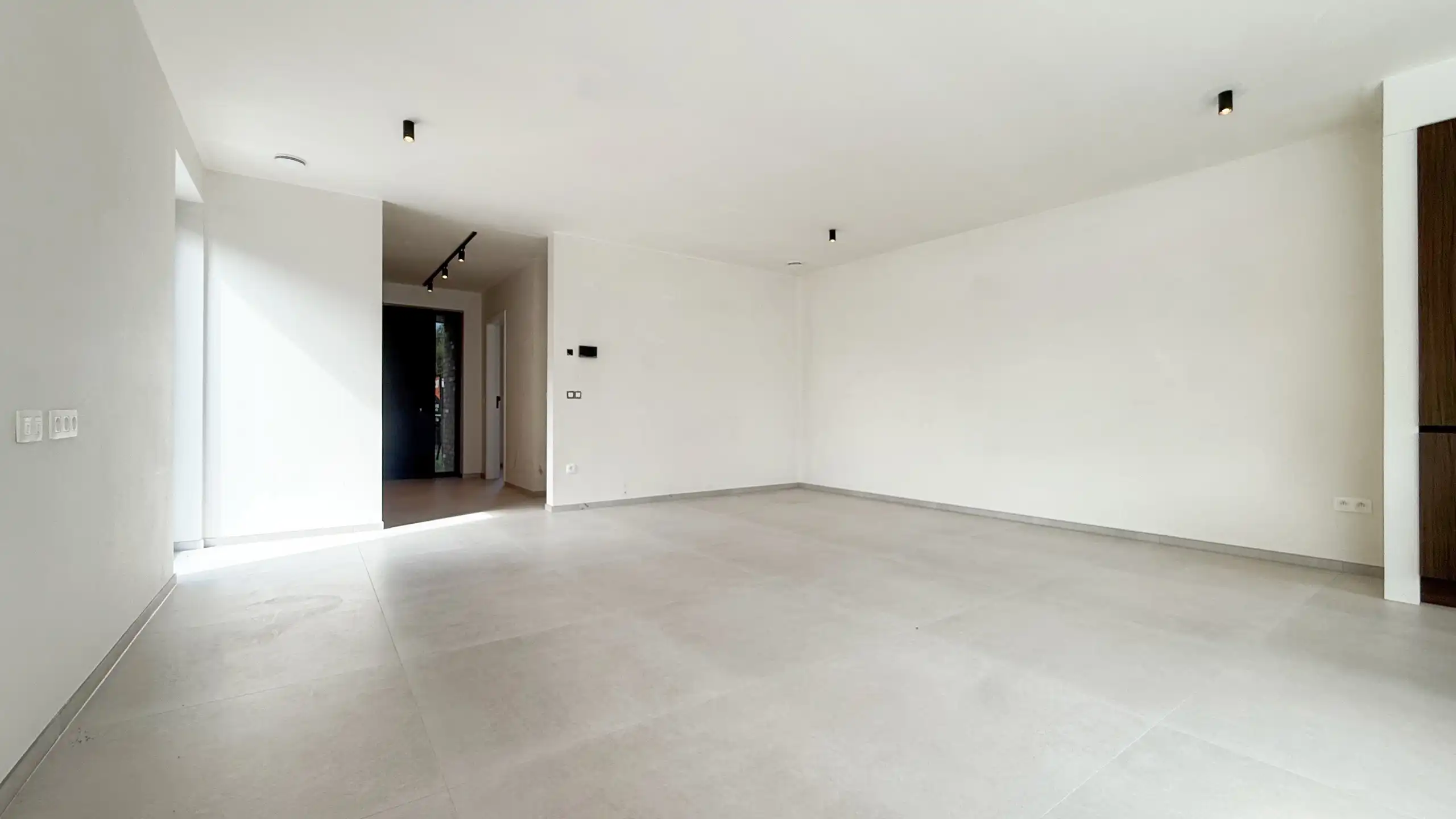 Kwalitatief afgewerkte nieuwbouwwoning op centrale ligging! foto 14