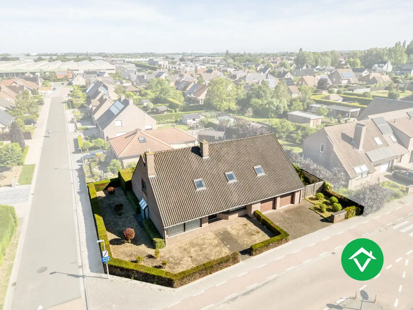 Stevige woning op gunstige ligging met 7 slaapkamers, dubbele garage en tuin te Roeselare foto 32