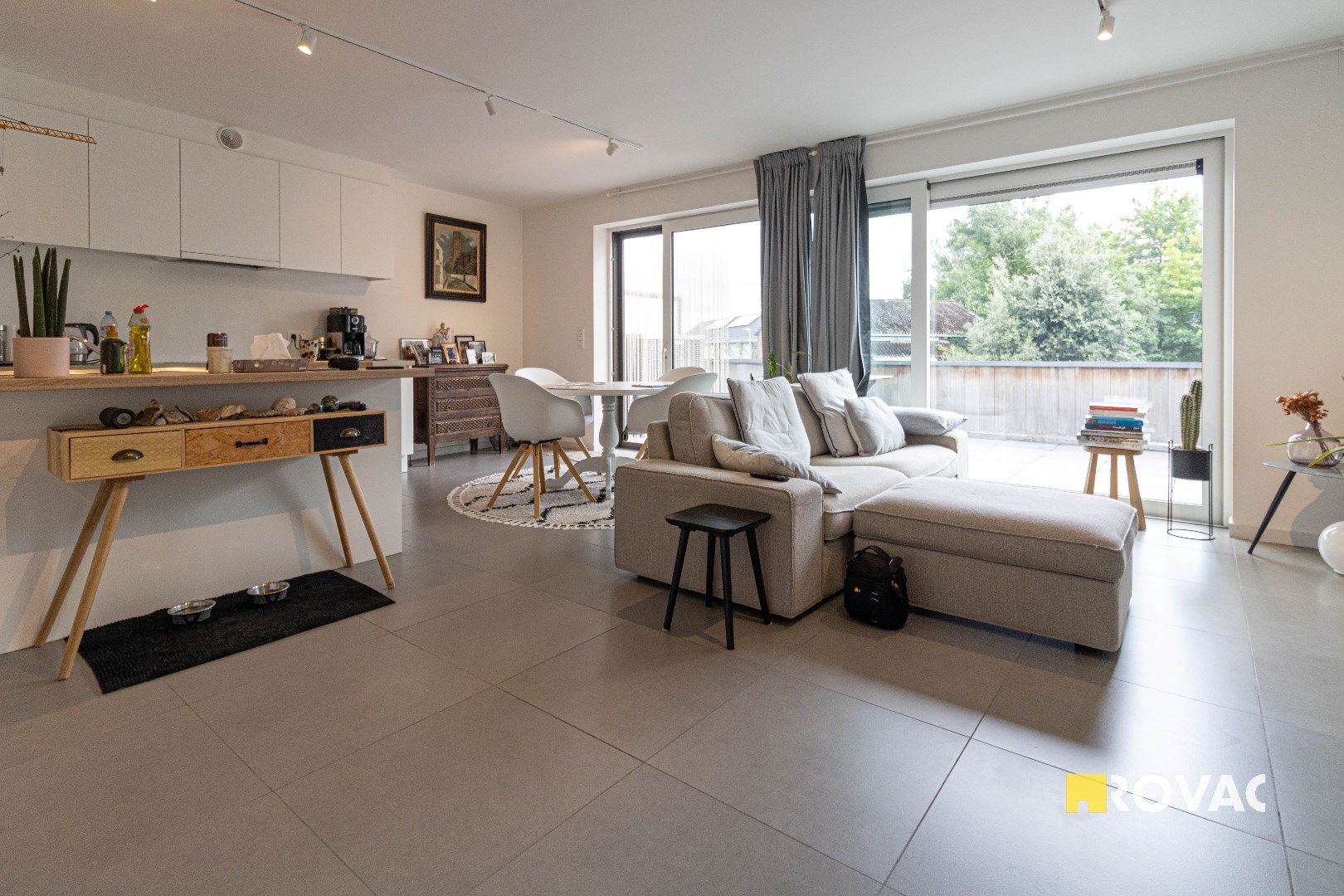 Rustig gelegen en instapklaar nieuwbouwappartement (93 m²) met ruim zonneterras (30 m²) en private autostaanplaats! foto 4