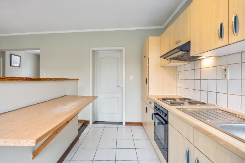 LANDELIJK GELEGEN WONING VOORZIEN VAN 3 SLAAPKAMERS, GARAGE EN AANGELEGDE TUIN OP EEN PERCEEL VAN +/- 4A30CA. foto 9