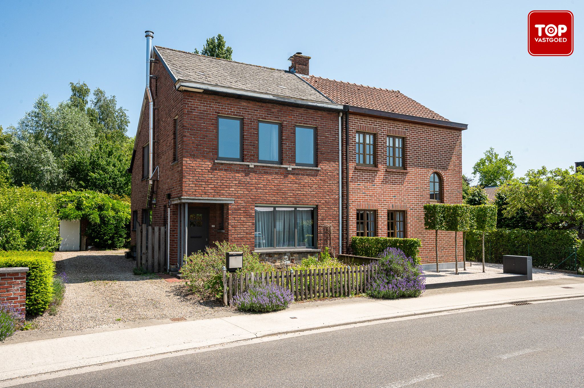 HOB met 3 slaapkamers en prachtige tuin foto {{pictureIndex}}