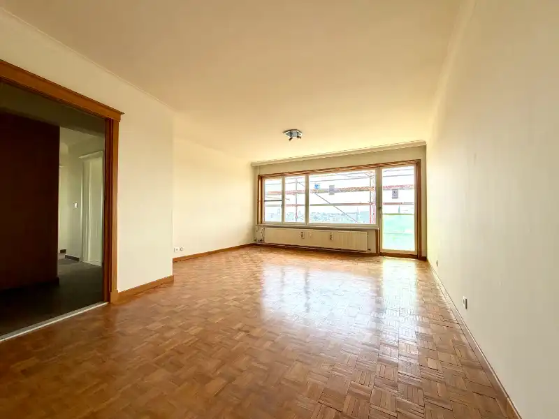 RUIM EN LICHTRIJK APPARTEMENT MET ZONNIG TERRAS EN UNIEK UITZICHT OVER GENT foto 2