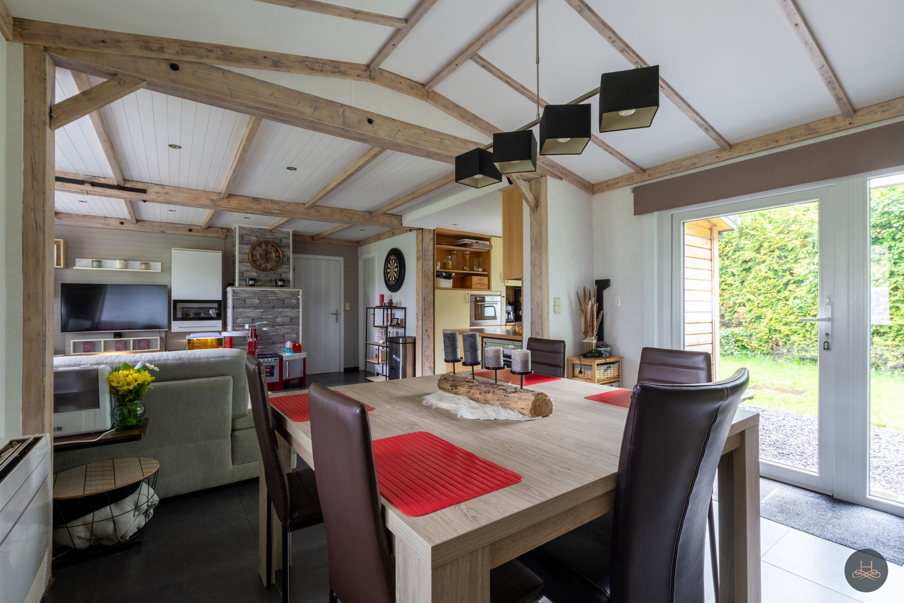 Vernieuwde en instapklare chalet op rustige locatie foto 10