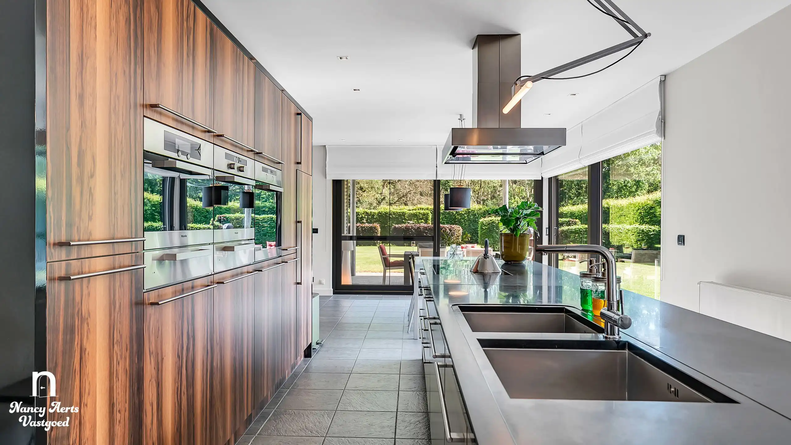 Luxe villa met karakter en hedendaags comfort in het groen foto 8