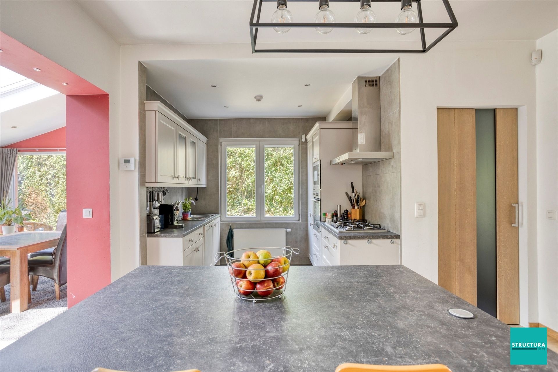 Gerenoveerde woning met 3 kamers en ZW-gerichte tuin foto 5