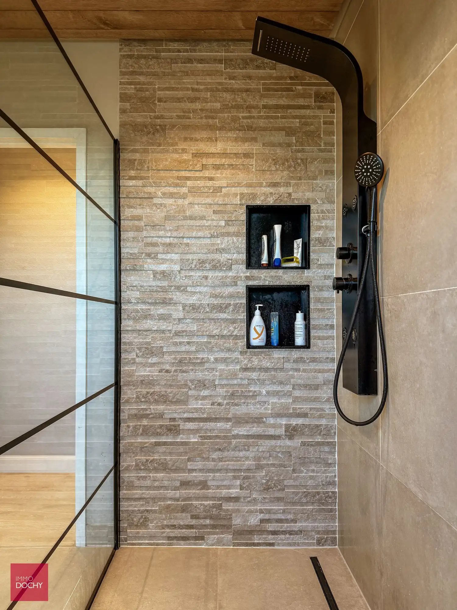 Instapklare sterk gebouwde villa met zicht op oude Leiearm | Heuvelhoekstraat foto 10